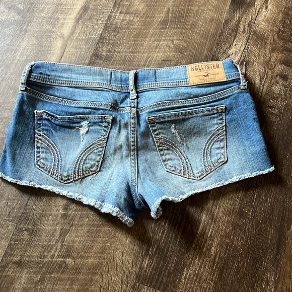 Women’s Hollister jean shorts size 1 - Picture 2 of 3